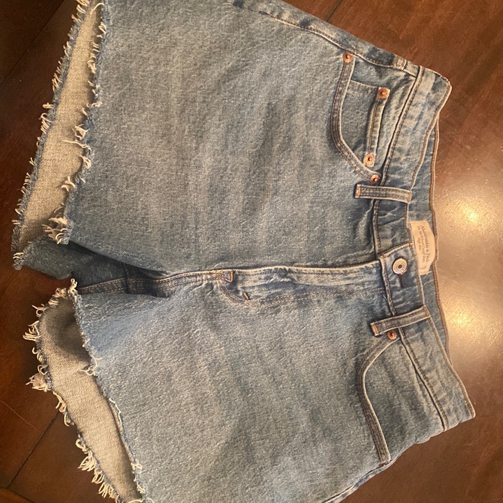 Abrocrombie and Fitch Curve Love 90's Relaxed Cutoff Shorts
